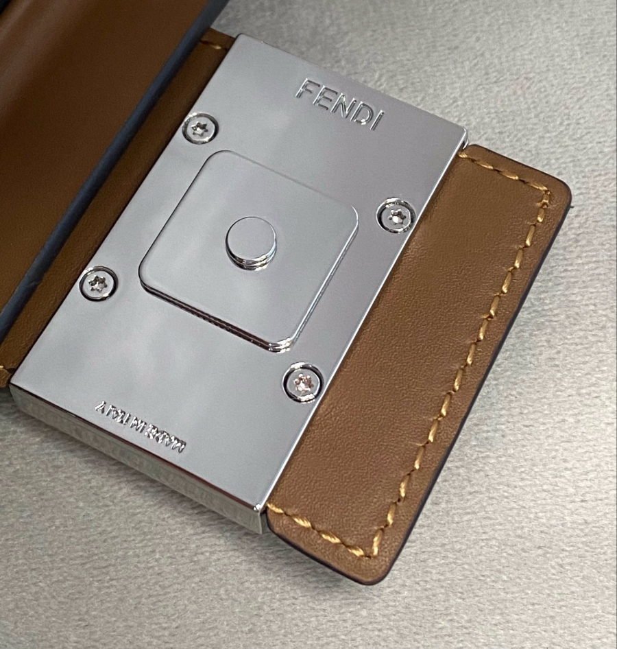 펜디 트렁크바게트백 브라운8.jpg