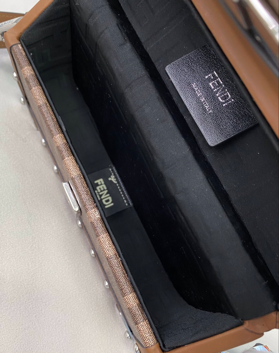 펜디 트렁크바게트백 브라운9.jpg