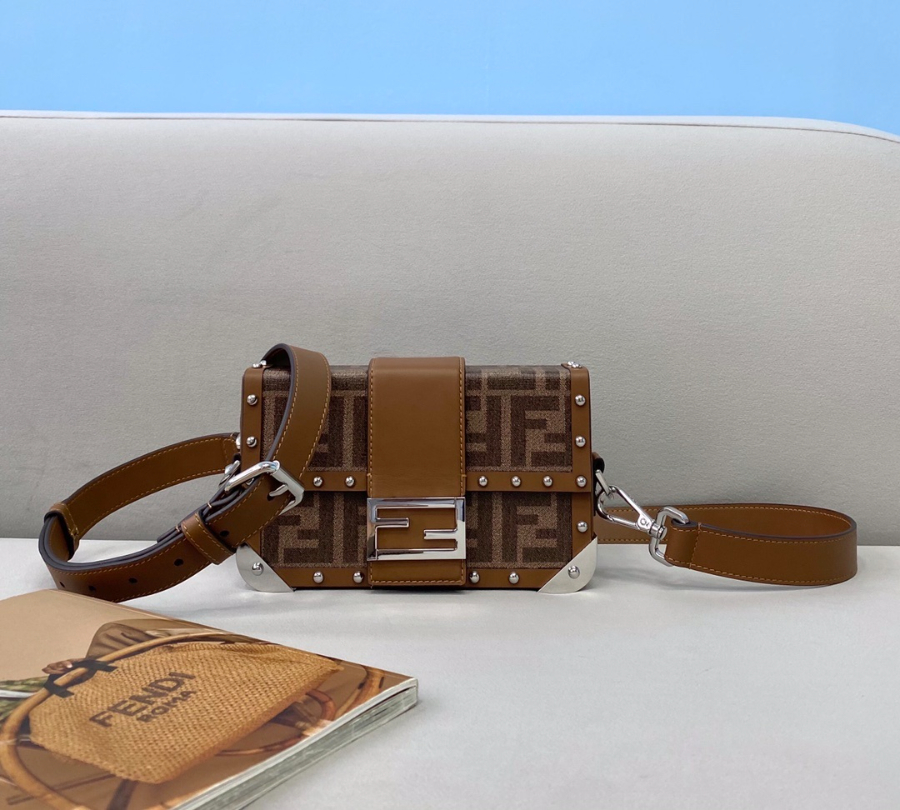 펜디 트렁크바게트백 브라운1.jpg