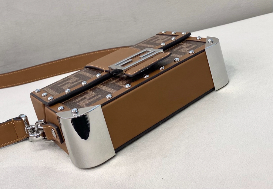 펜디 트렁크바게트백 브라운4.jpg