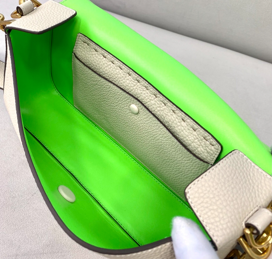 펜디 바게트백 샌드8.jpg