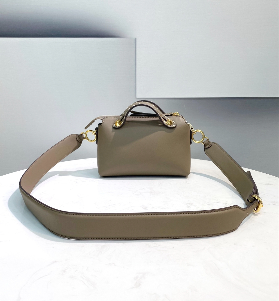 펜디 바이더웨이 카키2.jpg