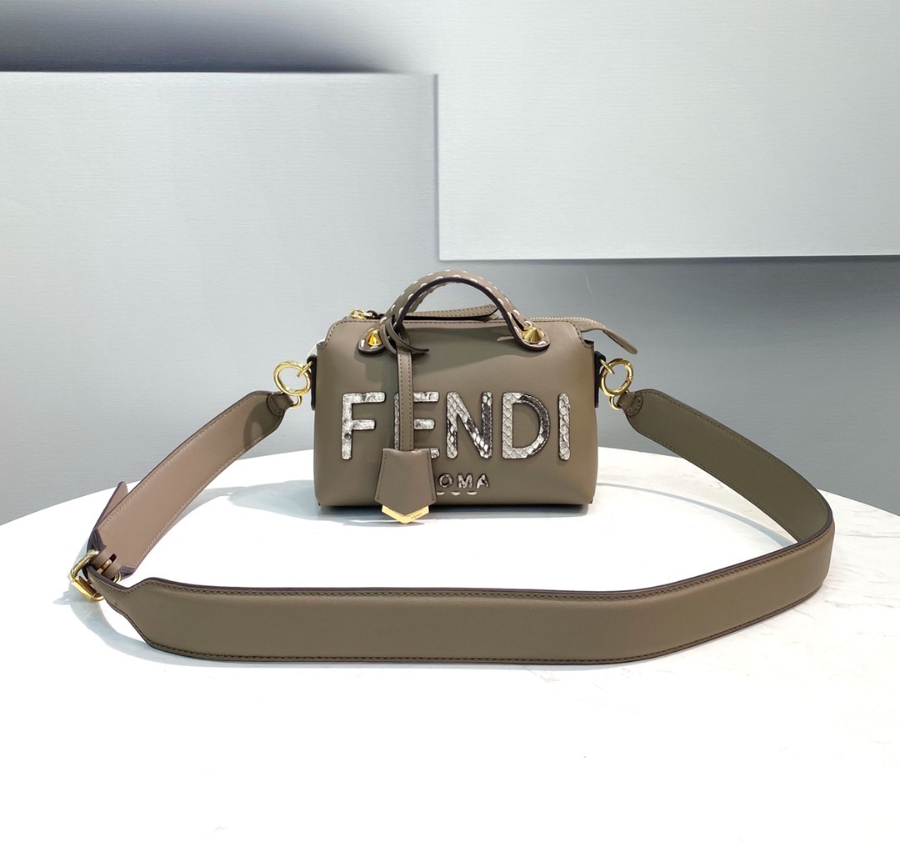 펜디 바이더웨이 카키1.jpg