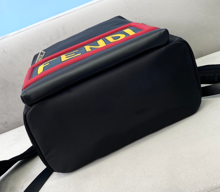 펜디 백팩 블랙레드옐로우4.jpg