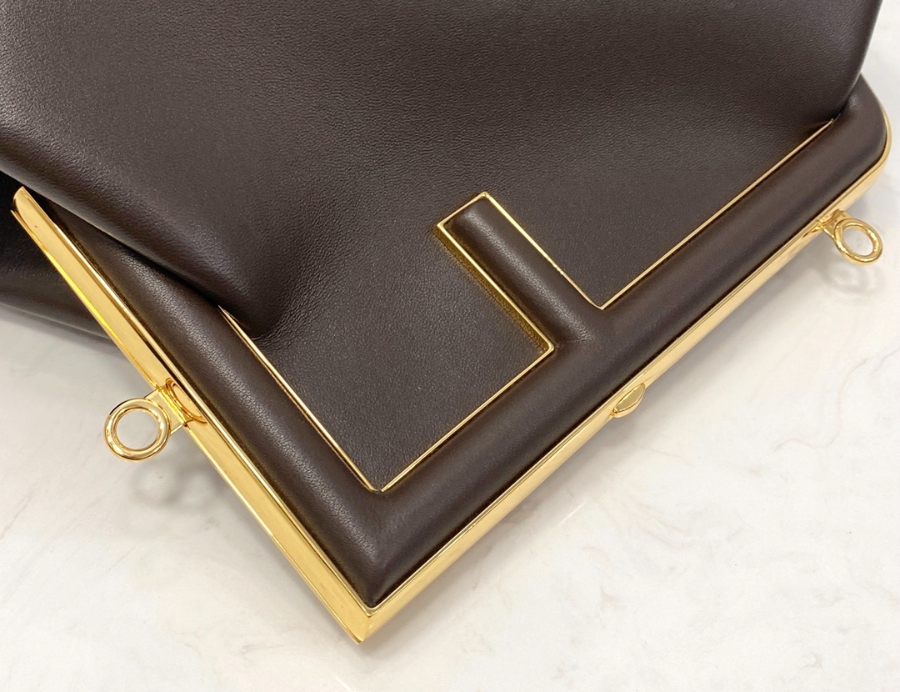 펜디 퍼스트백 다크브라운골드6.jpg