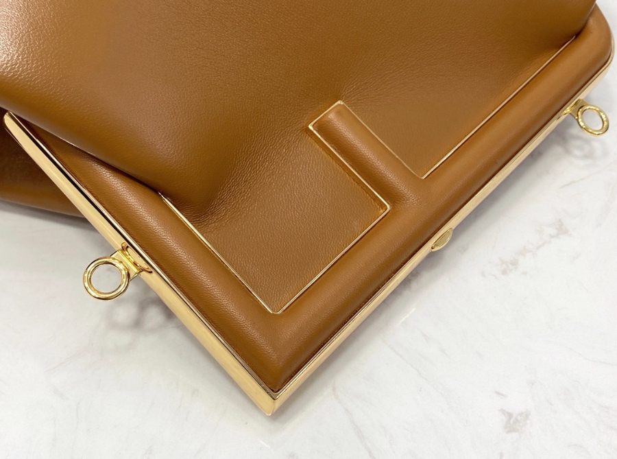 펜디 퍼스트백 라이트브라운5.jpg