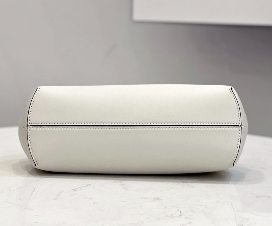 펜디 퍼스트백 화이트4.jpg