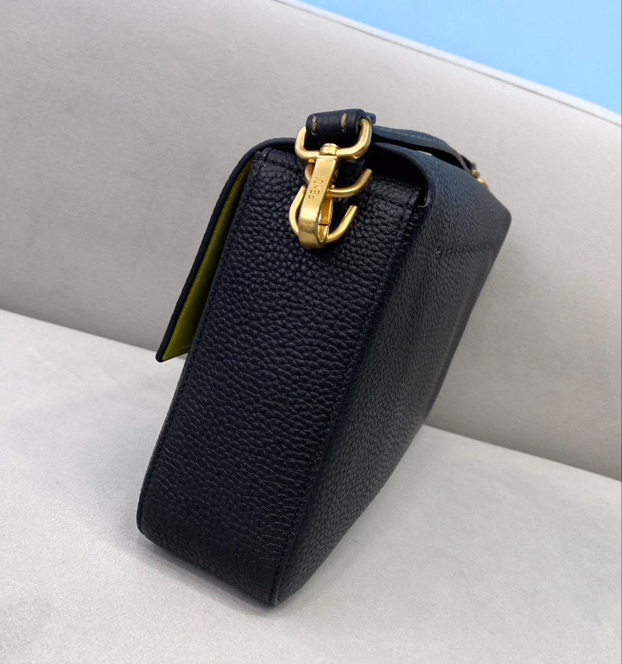 펜디 바게트백 블랙3.jpg