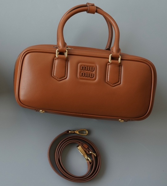 미우미우 아르카디 가죽 백 19105cm 브라운3 (1).jpg