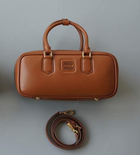 미우미우 아르카디 가죽 백 19105cm 브라운1 (1).jpg