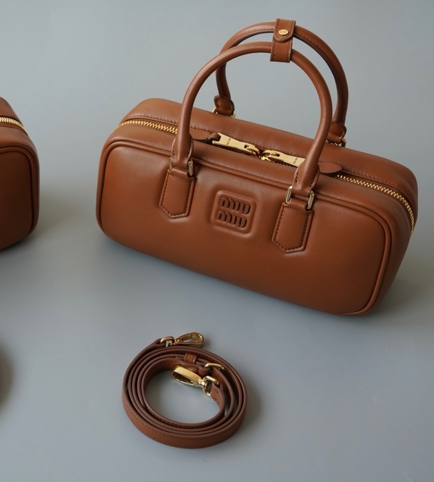 미우미우 아르카디 가죽 백 19105cm 브라운4 (1).jpg