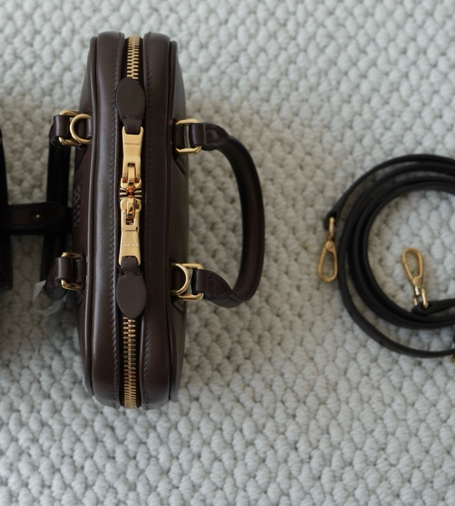 미우미우 아르카디 가죽 백8 (1).jpg