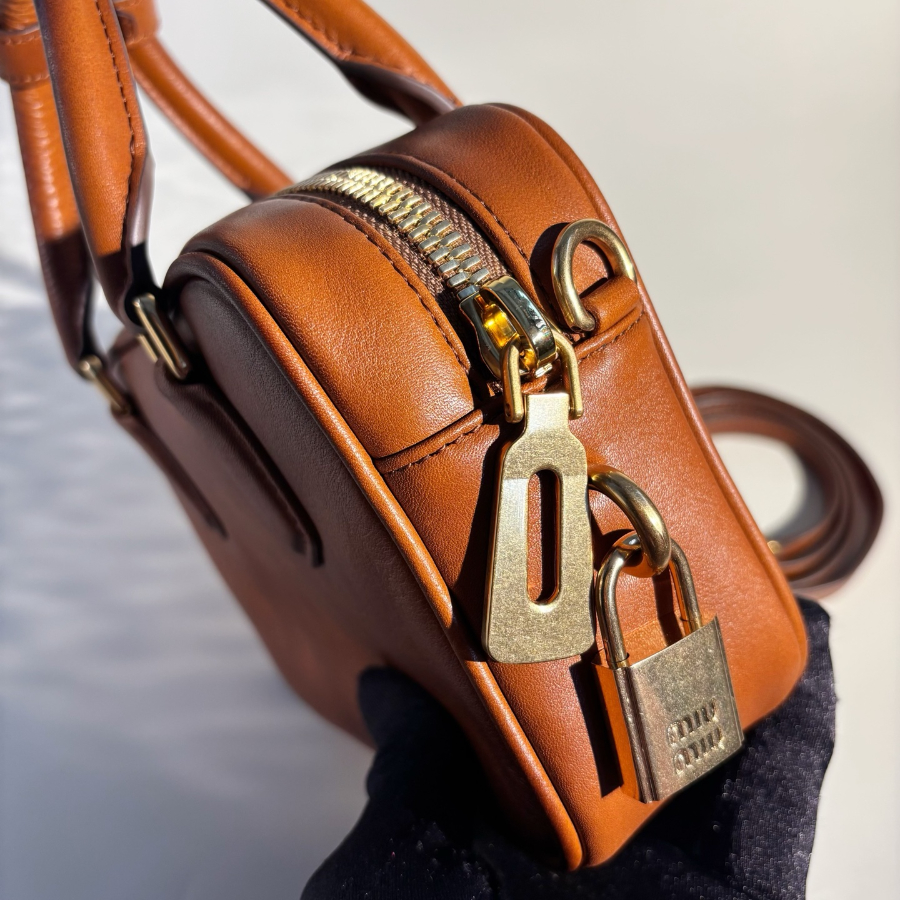 미우미우 too pretty 빈티지 소가죽 가방 5BB123 19136cm 브라운09.jpg