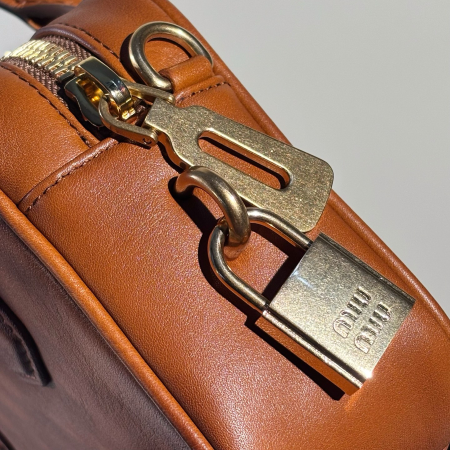 미우미우 too pretty 빈티지 소가죽 가방 5BB123 19136cm 브라운08.jpg