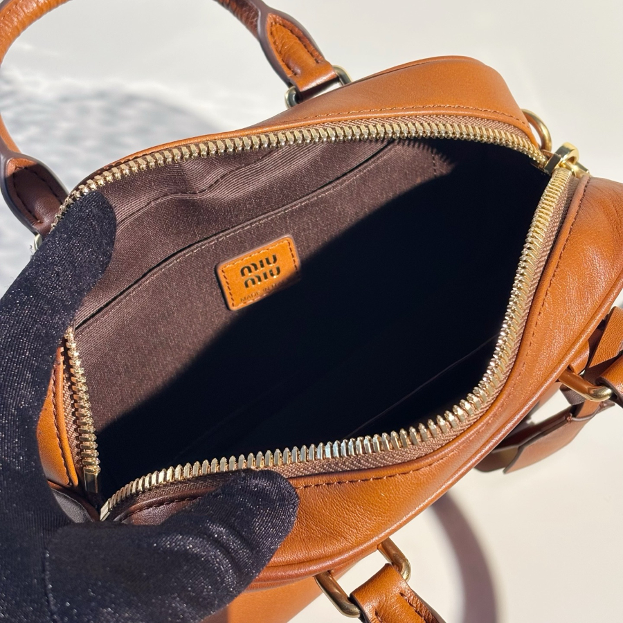 미우미우 too pretty 빈티지 소가죽 가방 5BB123 19136cm 브라운03.jpg