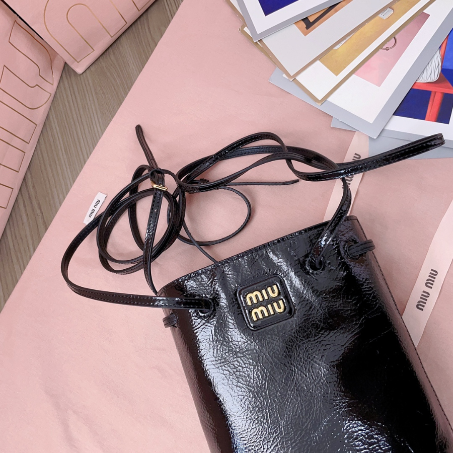 미우미우 나플락 페이턴트 레더 파우치 블랙 5NF460 17146cm6.jpg