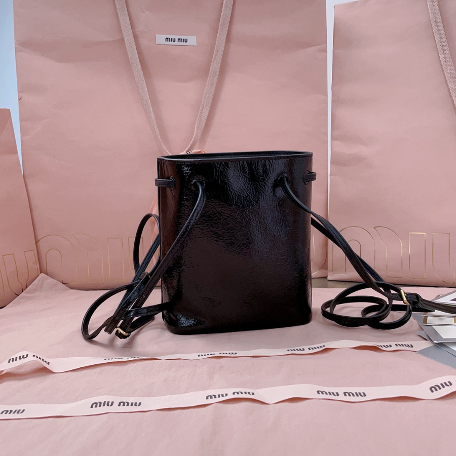 미우미우 나플락 페이턴트 레더 파우치 블랙 5NF460 17146cm2.jpg