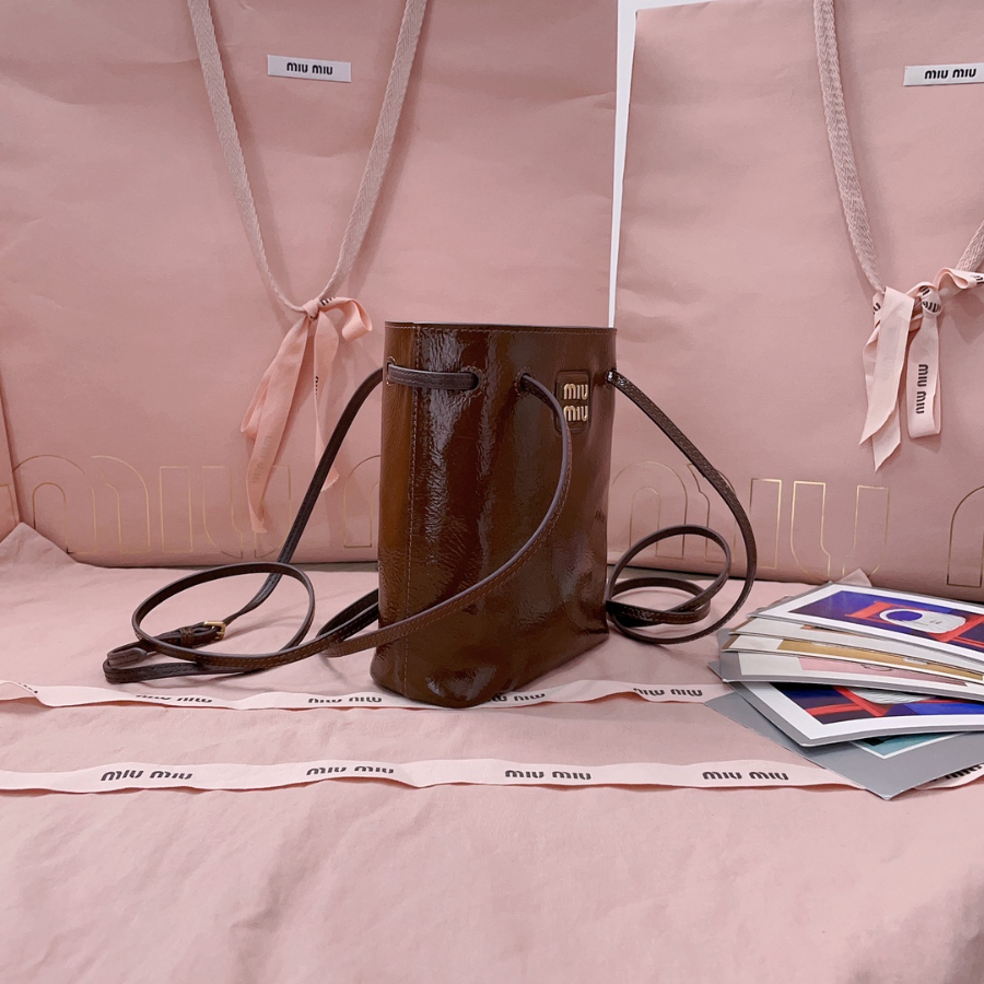 미우미우 나플락 페이턴트 레더 파우치 팔리샌더 5NF460 17146cm4.jpg