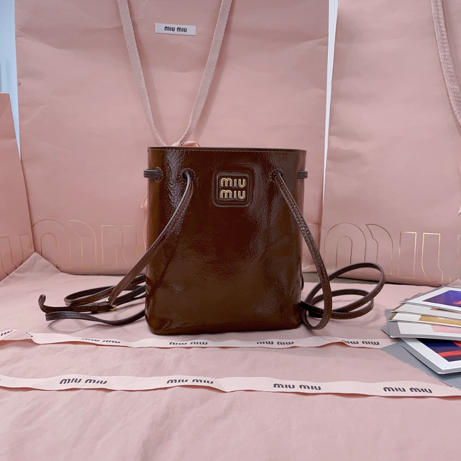 미우미우 나플락 페이턴트 레더 파우치 팔리샌더 5NF460 17146cm1.jpg