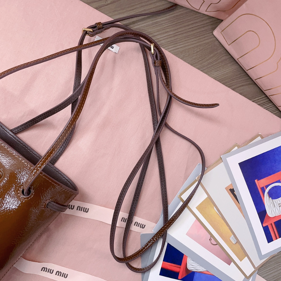 미우미우 나플락 페이턴트 레더 파우치 팔리샌더 5NF460 17146cm8.jpg