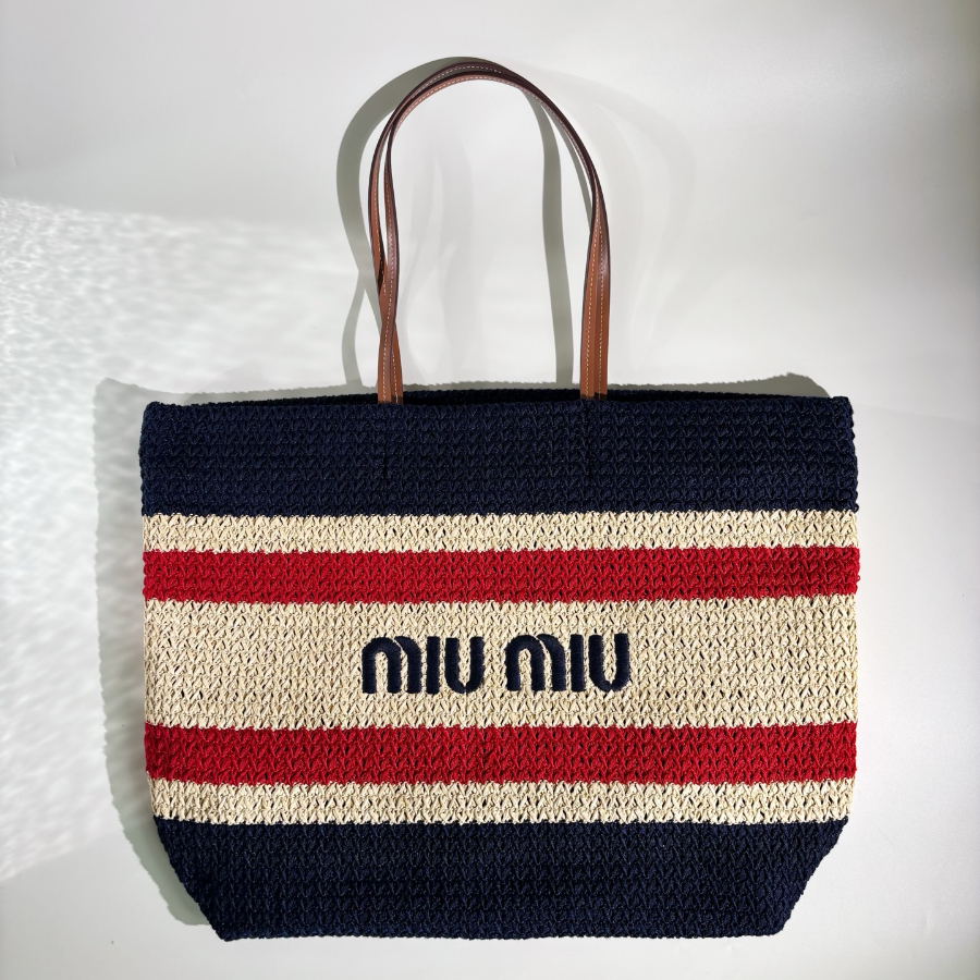 미우미우 라피아 이펙트 우븐 토트백 내츄럴 블루 5BG228 403416cm01.jpg