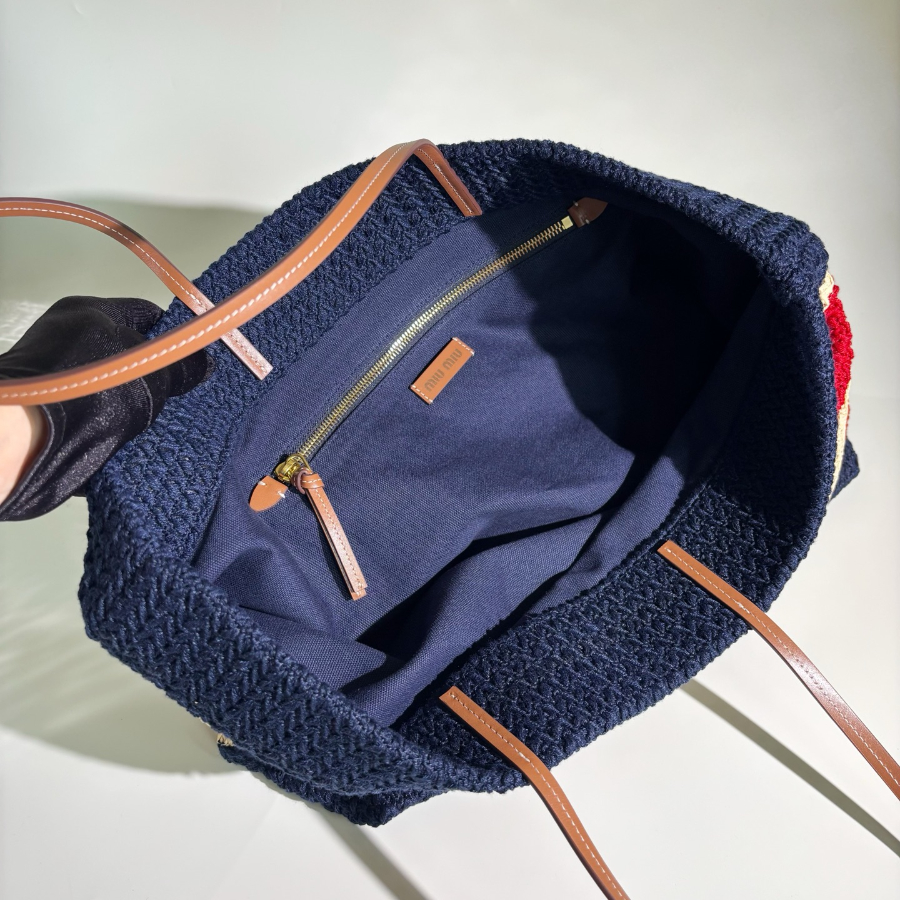 미우미우 라피아 이펙트 우븐 토트백 내츄럴 블루 5BG228 403416cm02.jpg