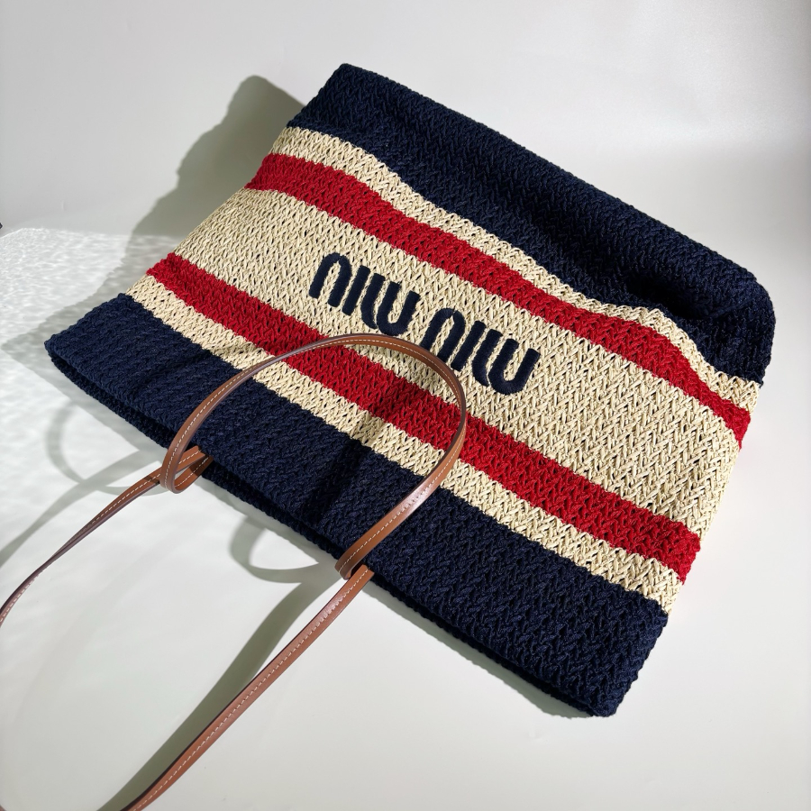 미우미우 라피아 이펙트 우븐 토트백 내츄럴 블루 5BG228 403416cm03.jpg