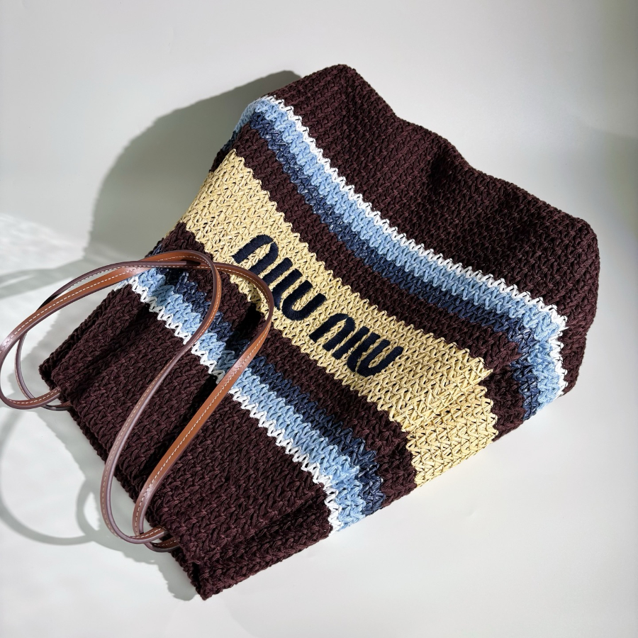 미우미우 라피아 이펙트 우븐 토트백 코코아 브라운 셀레스트 내츄럴 5BG228 403416cm05.jpg