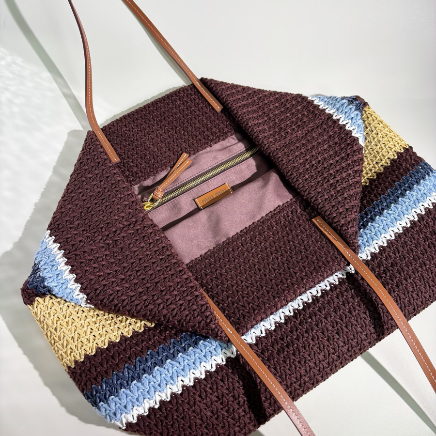 미우미우 라피아 이펙트 우븐 토트백 코코아 브라운 셀레스트 내츄럴 5BG228 403416cm02.jpg