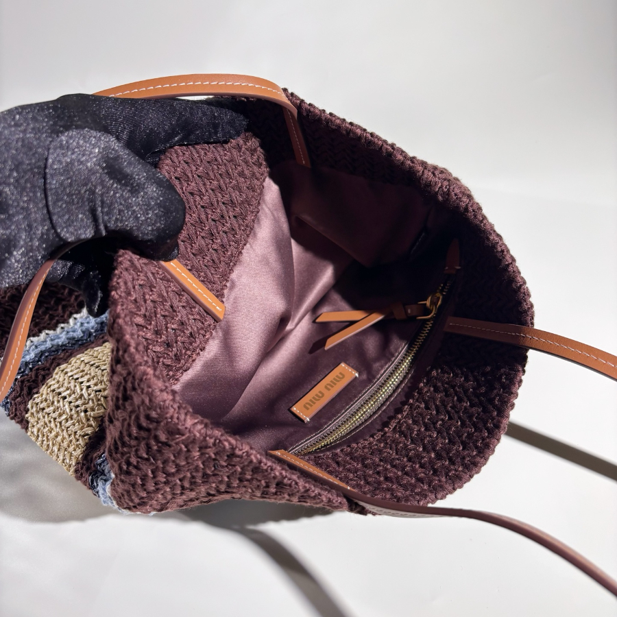 미우미우 라피아 이펙트 우븐 토트백 코코아 브라운 셀레스트 내츄럴 5BG248 3241cm3.jpg