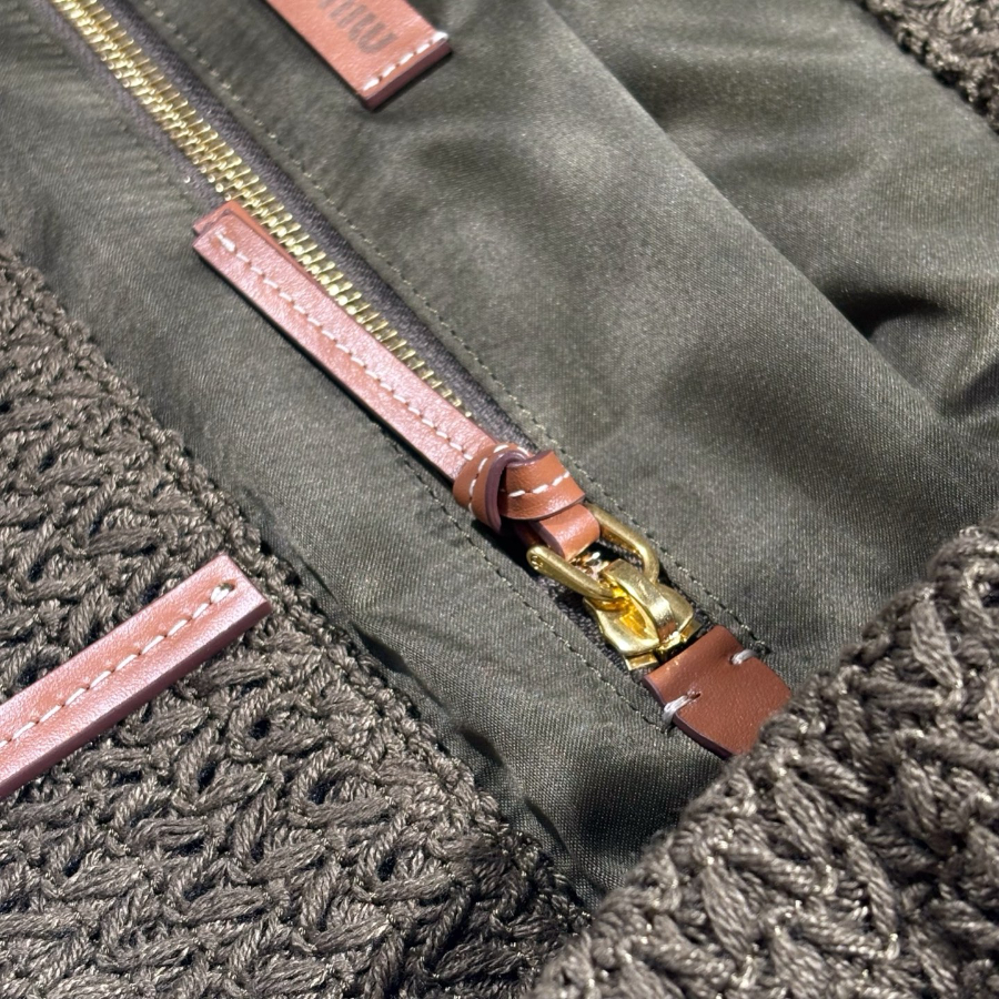 미우미우 라피아 이펙트 우븐 토트백 툰드라 레몬 옐로우 내츄럴 5BG228 403416cm09.jpg