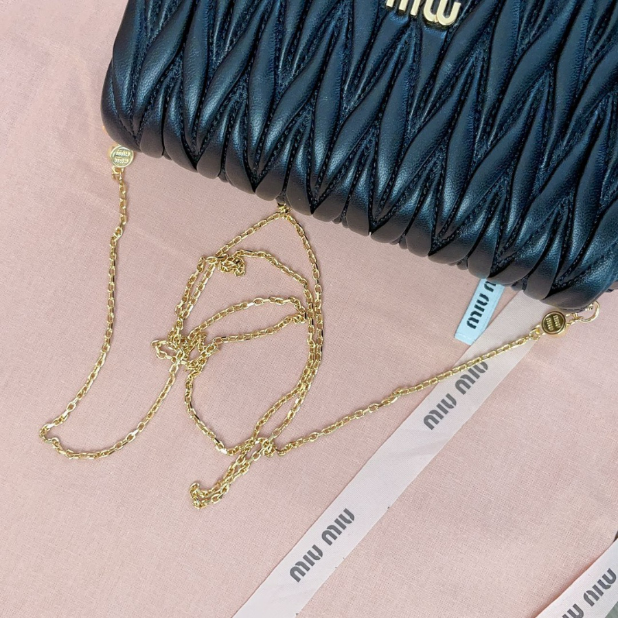 미우미우 마테라쎄 나파 레더 미니백 5BP086 189.54cm 블랙8.jpg