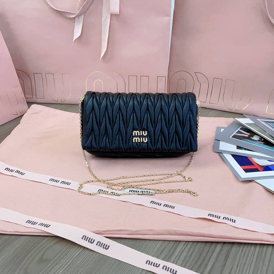 미우미우 마테라쎄 나파 레더 미니백 5BP086 189.54cm 블랙1.jpg