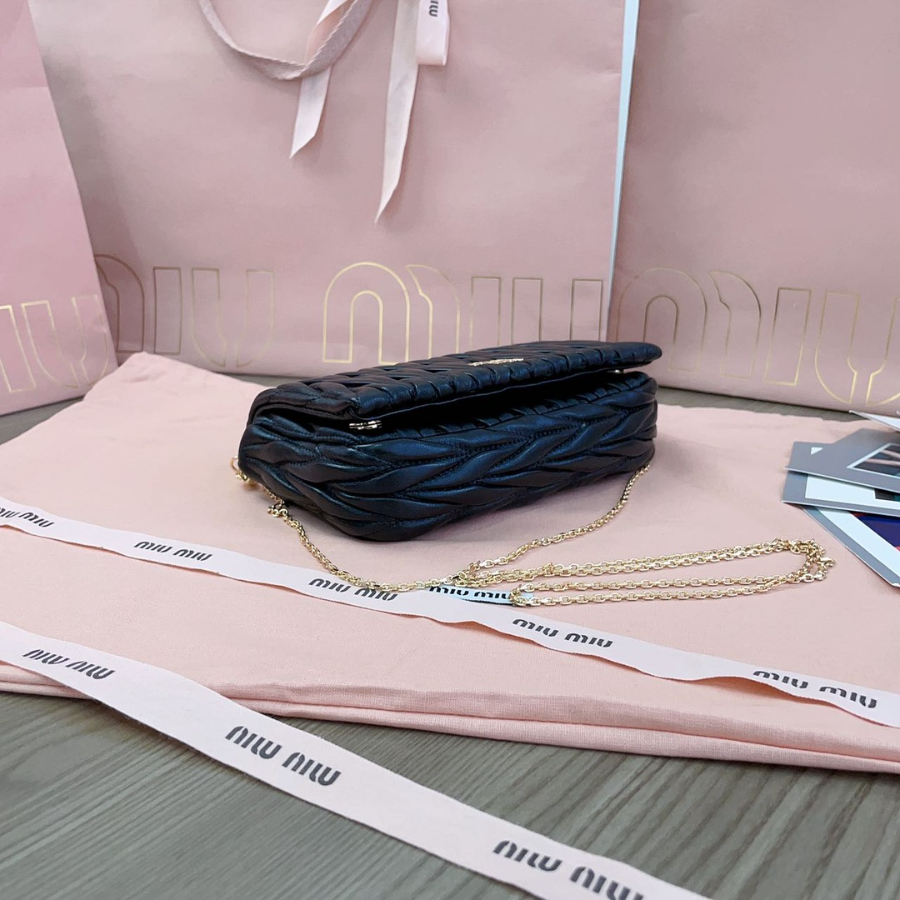 미우미우 마테라쎄 나파 레더 미니백 5BP086 189.54cm 블랙4.jpg