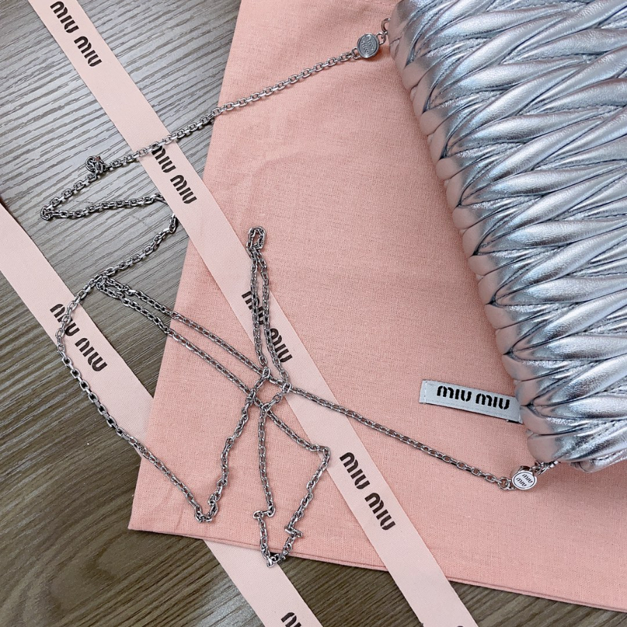 미우미우 마테라쎄 나파 레더 미니백 5BP086 189.54cm 실버7.jpg