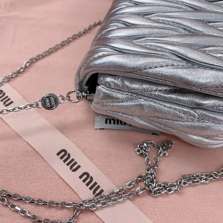 미우미우 마테라쎄 나파 레더 미니백 5BP086 189.54cm 실버8.jpg