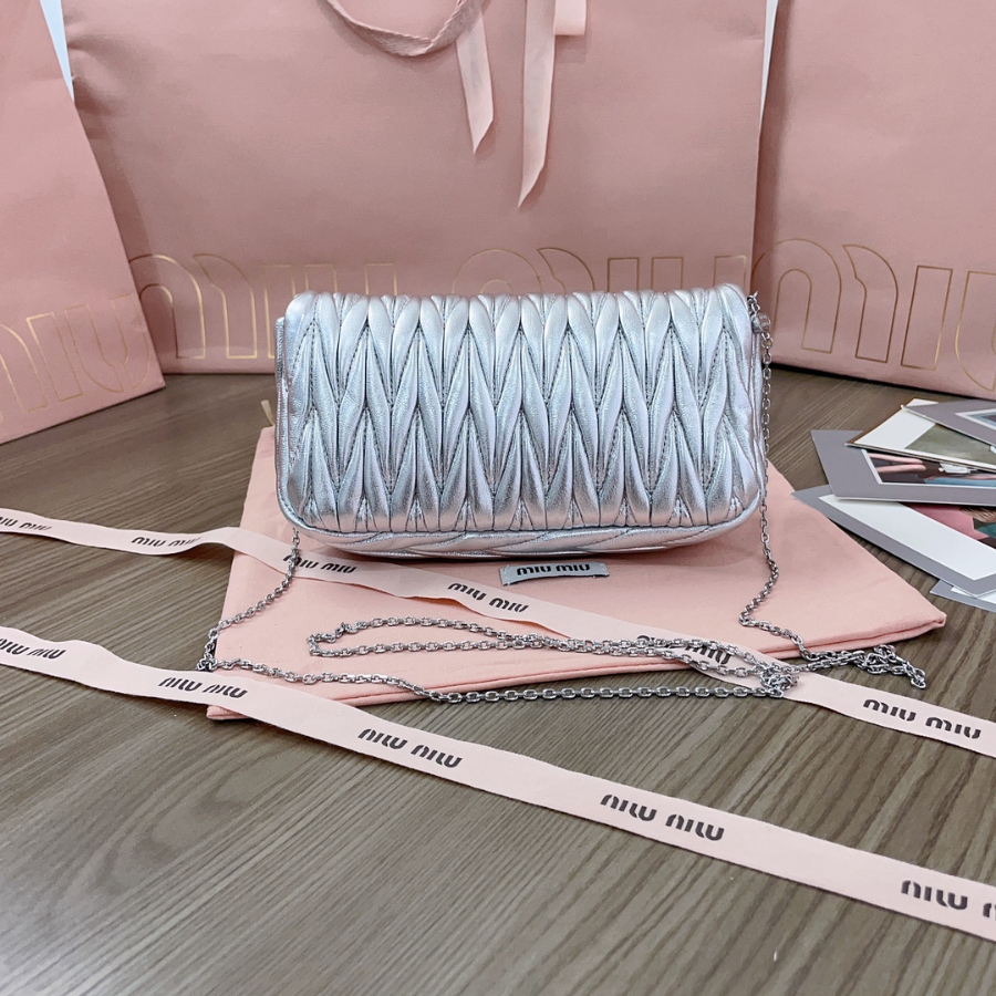 미우미우 마테라쎄 나파 레더 미니백 5BP086 189.54cm 실버2.jpg