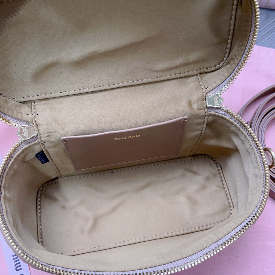 미우미우 마테라쎄 나파 레더 숄더백 1811.58cm 브라운8.jpg