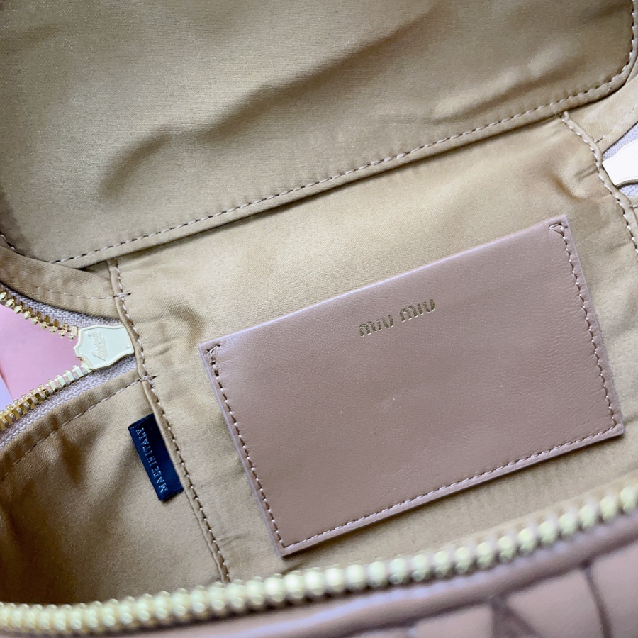 미우미우 마테라쎄 나파 레더 숄더백 1811.58cm 브라운9.jpg