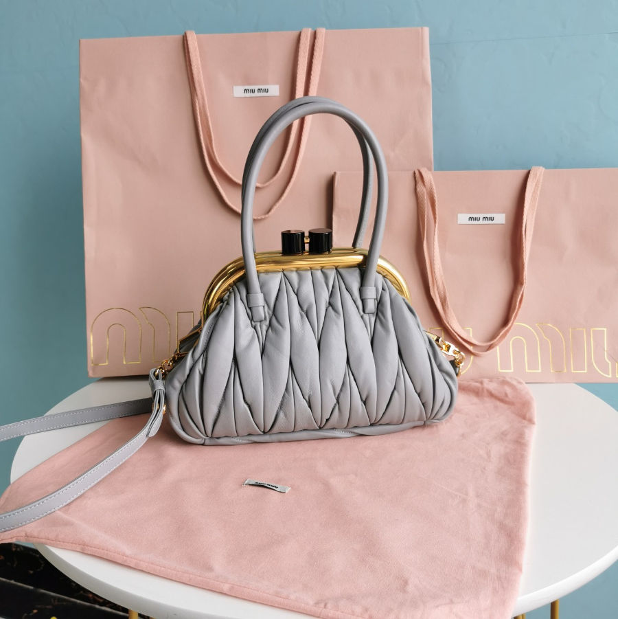 미우미우 마테라쎄 벨 나파 가죽 핸드백 27179cm 그레이2.jpg
