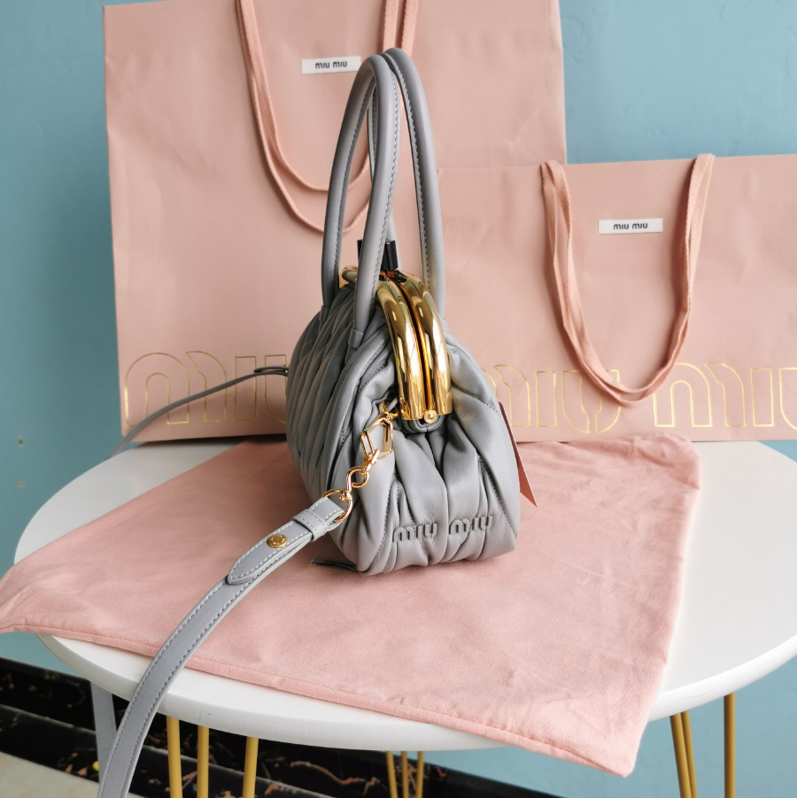 미우미우 마테라쎄 벨 나파 가죽 핸드백 27179cm 그레이3.jpg