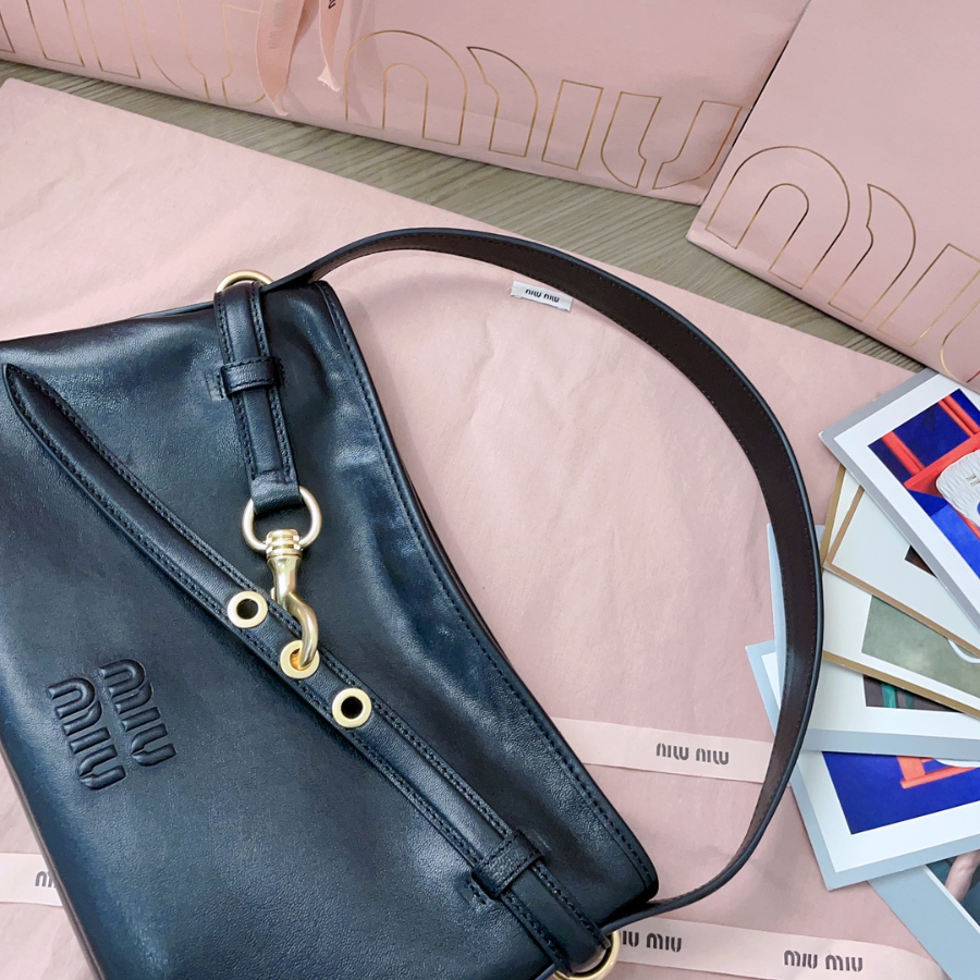 미우미우 아벙츄어 나파 레더 백 블랙 5BC182 33195cm7.jpg