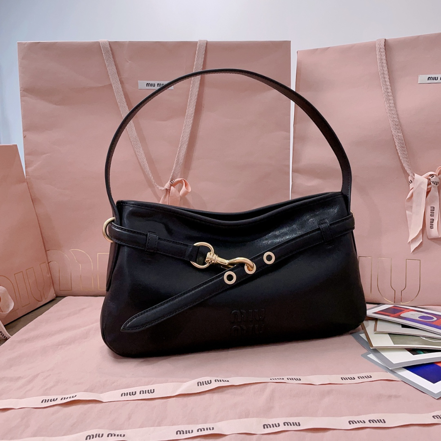 미우미우 아벙츄어 나파 레더 백 블랙 5BC182 33195cm1.jpg