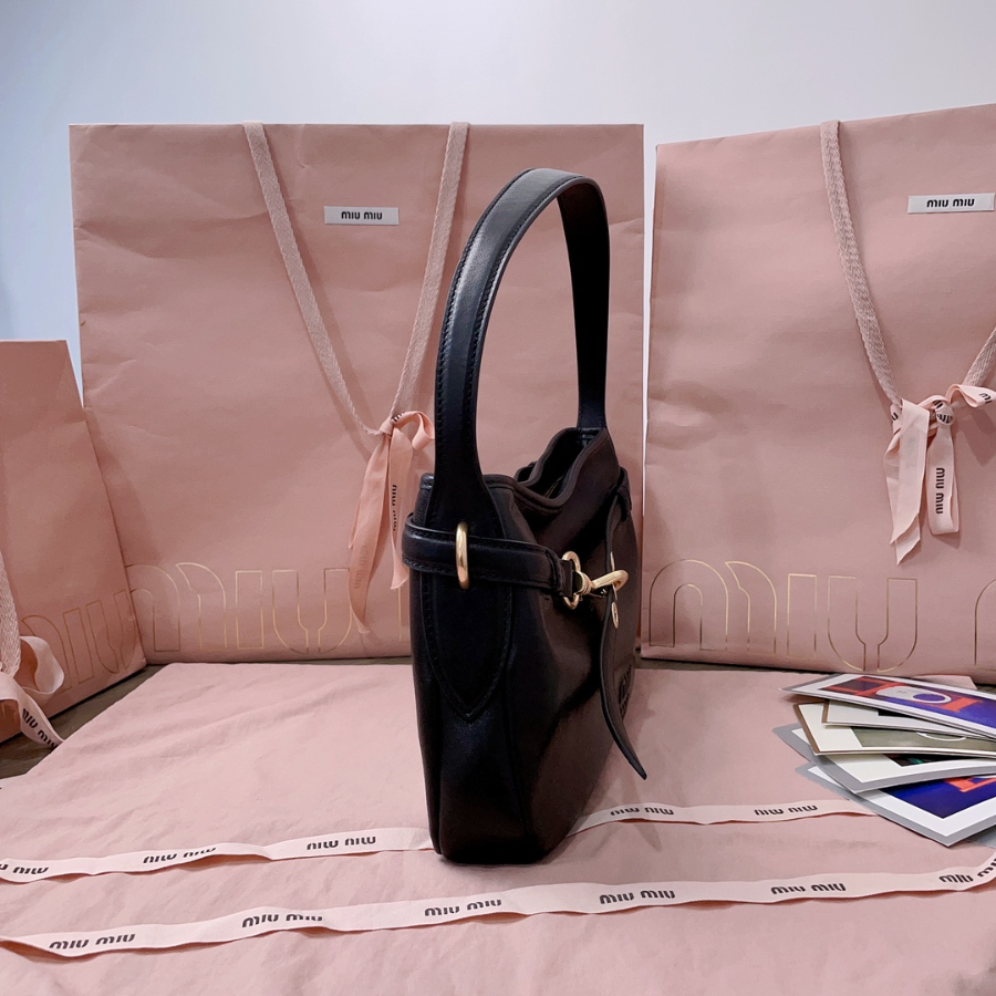 미우미우 아벙츄어 나파 레더 백 블랙 5BC182 33195cm4.jpg
