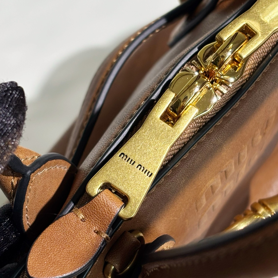 미우미우 아벙츄어 나파 레더 탑 핸들 스몰 백 오크 5BB169 2816.510cm7.jpg