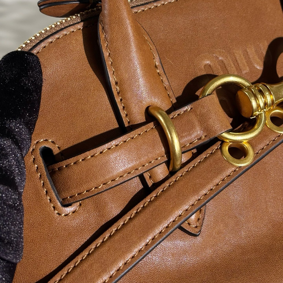 미우미우 아벙츄어 나파 레더 탑 핸들 스몰 백 오크 5BB169 2816.510cm8.jpg