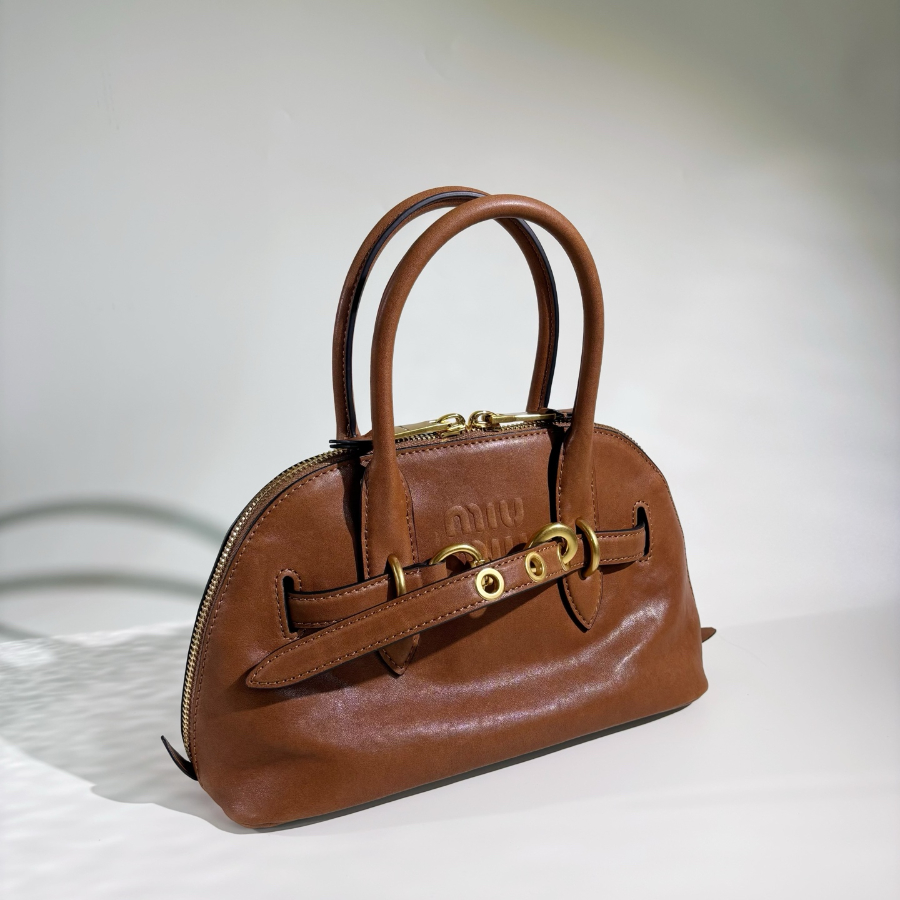 미우미우 아벙츄어 나파 레더 탑 핸들 스몰 백 오크 5BB169 2816.510cm3.jpg