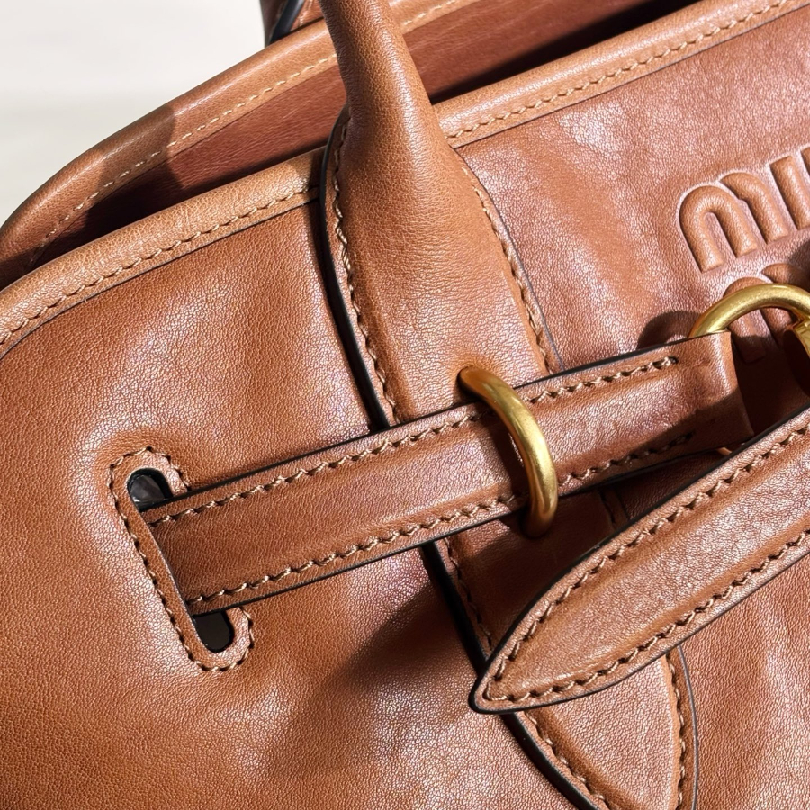 미우미우 아벙츄어 나파 레더백 오크 5BG291 314013cm7.jpg