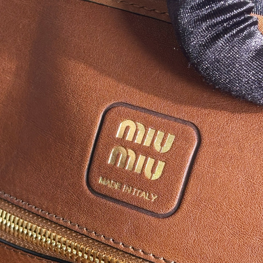 미우미우 아벙츄어 나파 레더백 오크 5BG291 314013cm9.jpg