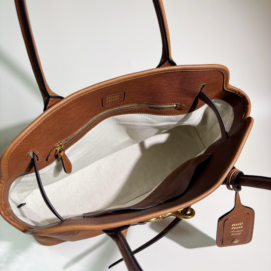 미우미우 아벙츄어 나파 레더백 오크 5BG291 314013cm3.jpg